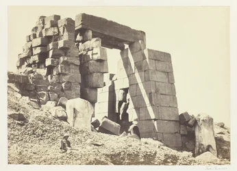 Pylon i granit, Thebe