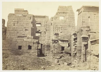 Tempelpalatset, Medinet-Haboo, ca. 1857.