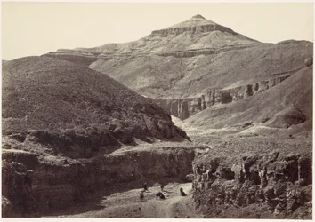 Konungarnas gravdal, Thebe