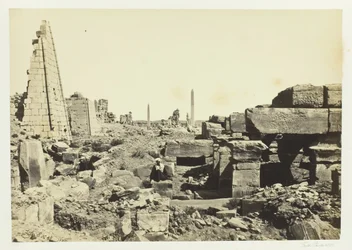 Utsikt över Karnac, från granitpylonen, 1857.