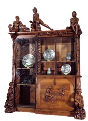 Möbler: bokhylla av valnöt och smide tillverkad av Francois Hubert Carabin (1862-1932) 1890 Sön. 2,9 m Paris. Orsay museum