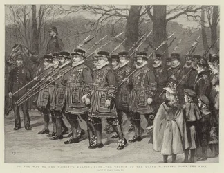 På väg till Hennes Majestäts salongen marscherar Guardets Yeomen nerför köpcentret