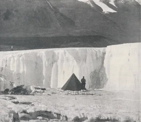 Alkovläger i en yta på Taylorglaciären, c1911, 1913
