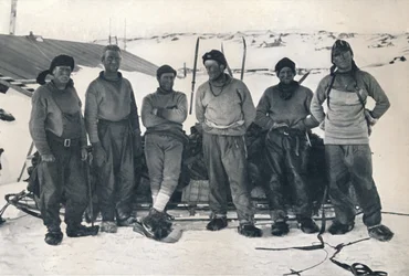 Lieut. Campbells Party on their Return to Cape Evans, 7 november 1912, 1913