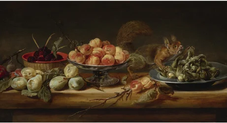 Stilleben med persikor i en Tazza, hasselnötter på en tennplatta, hallon i en korg, med päron och en ekorre på ett bord
olja på pannå