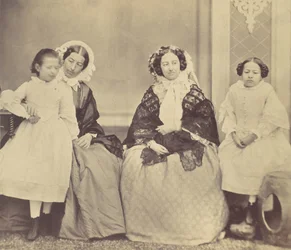 Elise Höusermann, Hermine, Marie och Marie Antoine, 1850-60-tal.