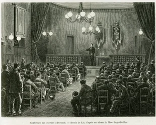 Konferens för arbetarna vid Dollfus Mieg-verkstäderna i Dornach. Gravyr av Lix för att illustrera berättelsen A Through Alsace and Lorraine, av Charles Grad, tysk deputerad, 1885, i tour du monde 1886, i regi av Edouard Charton (1807-1890), Hache