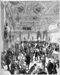 Invigning av Hotel de Ville de Paris den 14 juli 1882, återuppbyggt efter branden 1871: utsikt över kommunfullmäktiges rum vid ankomsten av president Jules Grevy (1807-1891). Gravyr av De Haenen och Dosso i ""The Illustrous World"" nr 1321 den 22 juli