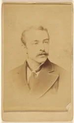 [Oidentifierad man med mustasch]