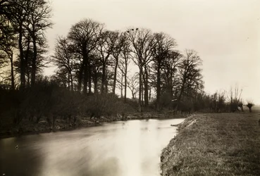 Kelmscott Manor: Themsen nära herrgården
