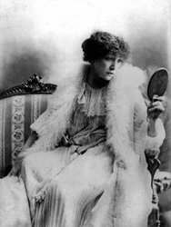 Skådespelerskan Sarah Bernhardt (1844-1923) som Marguerite Gautier i "La Dame aux Camelias" av Alexandre Dumas