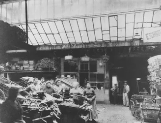 Cour du Heaume, rue Pirouette, Les Halles, Paris, 1910