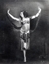Ida Rubinstein i rollen som Salome (bw foto)