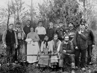 Avverkningsläger med sin familj, Chaumont-regionen, Haute Marne, cirka 1880. Ducos Collection.