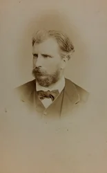 Porträtt av William Bouguereau, fransk målare; visitkort (s/v foto)