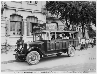 Postbuss vid Haiphong, ca 1920