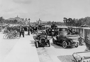 Rekvisition av bilar på Esplanade des Invalides, Paris, 16 augusti 1914