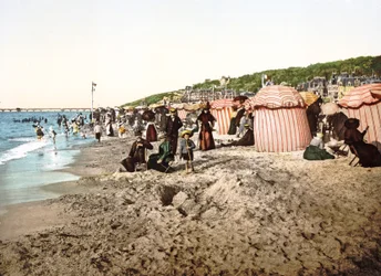 Stranden vid Trouville i Frankrike, 1890-1900