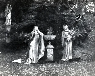 Akt I, scen 3 av Pelleas et Melisande av Debussy, från ett fotografi av den första produktionen i april 1902 av operan på Opera-Comique i Paris, illustration i Theatre magazine, juni 1902 (li