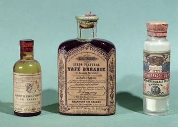 Flaskor med farmaceutisk medicin (glas)