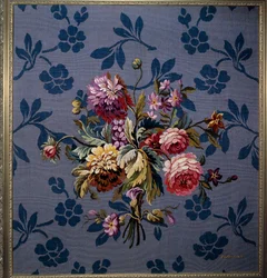 Blombukett mot blå bakgrund. Tapisseri från Aubussonmanufakturerna. 18:e århundradet. Aubusson, Tapisserimuseet
