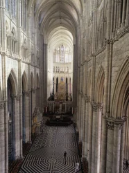 Amiens katedral: interiör (summa 80)