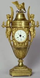 Klockvas med örn, ca 1800 (förgylld brons)