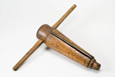 Konisk skedborr eller brotsch, 1500- eller 1600-tal (aska, stål och järn)
