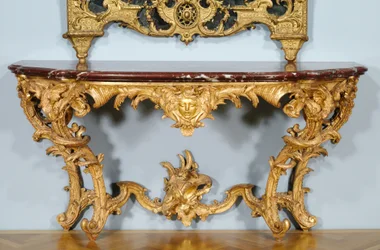 Konsolbord, designat av Jules-Michel Hardouin (1635-1737), tillverkat av Pierre Turpin och Michel II Lange, c.1725 (snidat förgyllt trä, marmorskiva (griotte de campan)) (se även 491455)