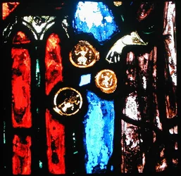 Detalj från ett av fönstren (målat glas)