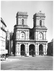 Fasad av katedralen Sainte-Marie