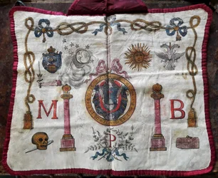 Frimureri: läderförkläde för en mästerfrimurare, dekorerat med frimurarsymboler och emblem