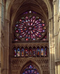 Gotisk arkitektur: vy över rosettfönstret i Notre-Dame-katedralen i Reims, utfört under 1200-talet. Reims, Marne