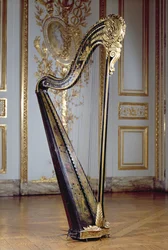 Harpa tillhörande drottning Marie Antoinette (målat och förgyllt trä)