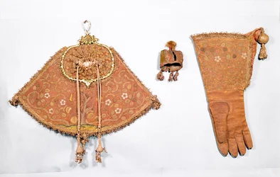 Hawking set med påse, handske och huva, franska, 1600-25