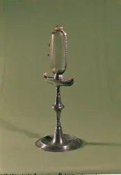 Timlampa, 1677 (tenn och glas)