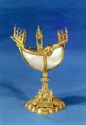 Rökelsehållare i form av en båt, från Treasure of Chartres (guld & pärlemor)