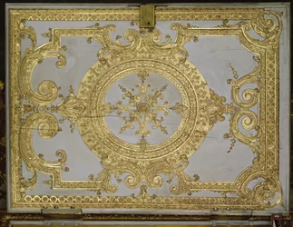 Interiör av ett kapell, Orgeln (dörrbuffé) i stil med Ludvig XIV (guld, stuckatur och trärelief)