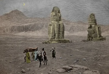 Jean Francois Champollion vid Memnonkolosserna i Egypten (gravyr)