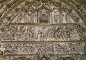 Sista domen, tympanum i den centrala portalen av västra fasaden, 1200-talet