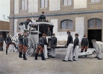 Laddar de sårade i en ambulans - i "" Military Album"" - Crew Train