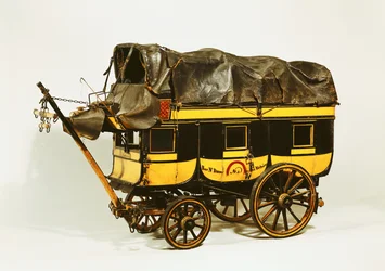 Modell av en omnibus med fyrtio sittplatser (målat trä)