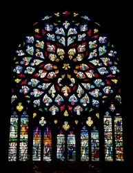 Norra korsarmsrosfönstret föreställande Psalm 150