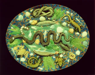 Oval skål med fisk och reptiler, reproduktion av Bernard Palissy ware (lergods)