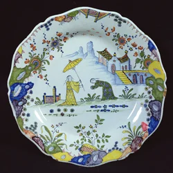 Tallrik, dekorerad i Chinoiserie-stil, skapad i Rouen (keramik)