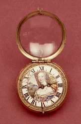 Fickur med kapitelring i vit emalj, bärande ett porträtt som sägs vara av Anne Marie Louise dOrleans, hertiginna av Montpensier (1627-93), av Jean Hubert, ca 1650 (metallförgylld och emalj)
