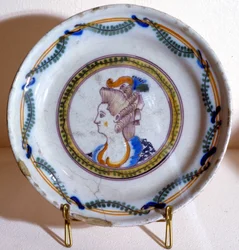 Porträtt av Marie Antoinette - tallrik i lergods