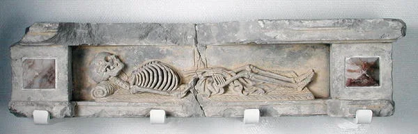 Relief från en grav