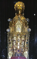 Relikviestaty av St. Foy, ca 980 (guld, silver, trä, ädelstenar och halvädelstenar) (se även 121295 & 245222)