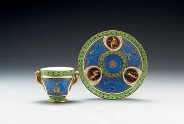 Sevres bleu celeste och ljusgrön mald kopp och fat med två handtag, 1790